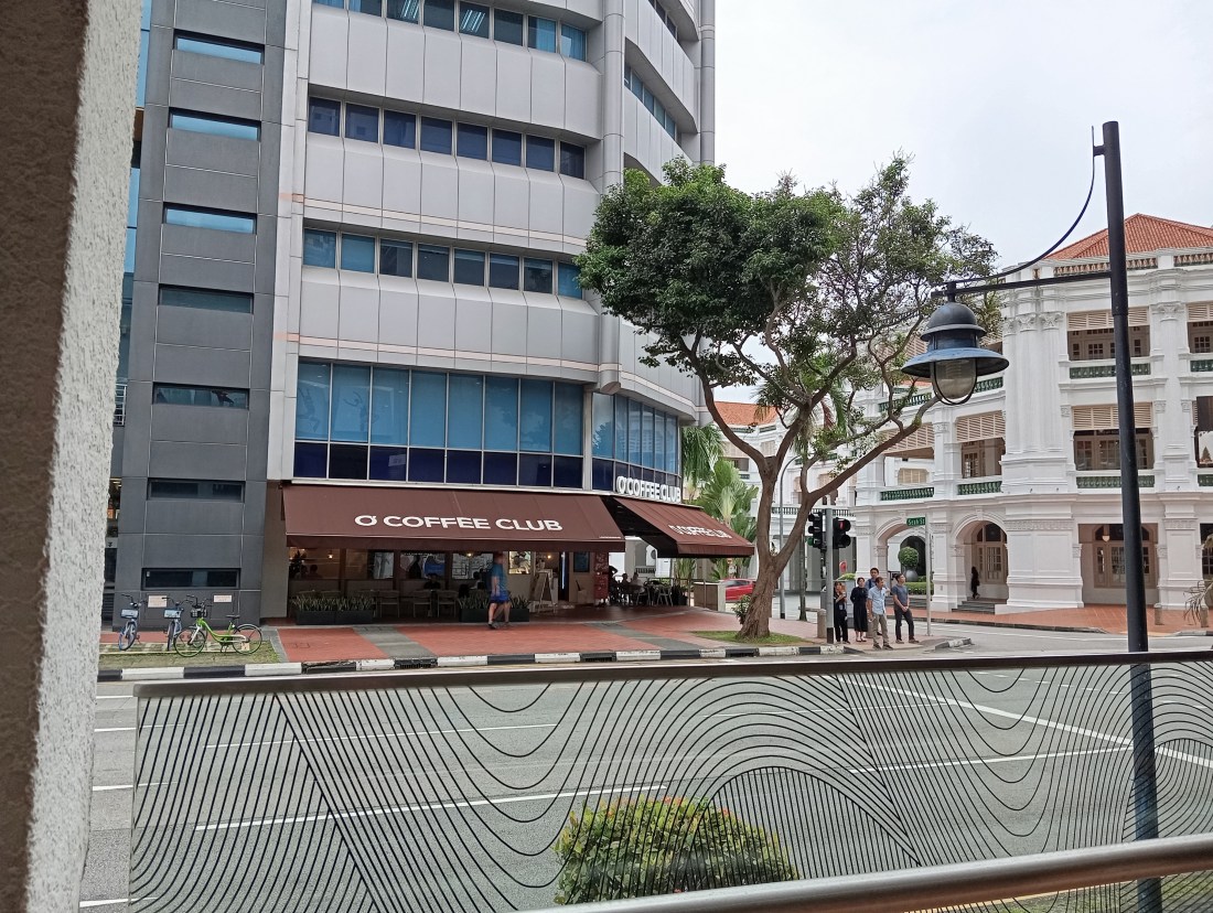 We have found a rather good spot for people watching after lunch (while enjoying a mini-tub of Meiji Yogurt).